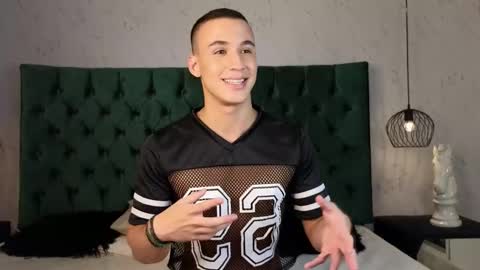 Snapshot of leo_delvey chatting on March 6, 12:54 am leo online show from March 6, 12:54 am