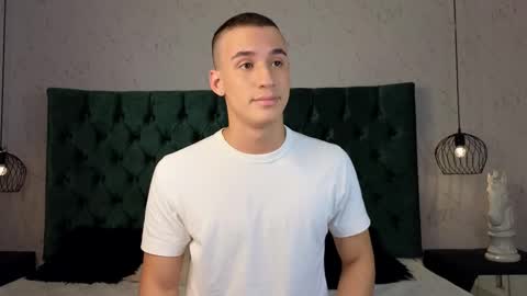 Snapshot of leo_delvey chatting on February 16, 2:42 am leo online show from February 16, 2:42 am