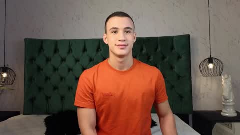 Snapshot of leo_delvey chatting on December 29, 2:49 am leo online show from December 29, 2:49 am