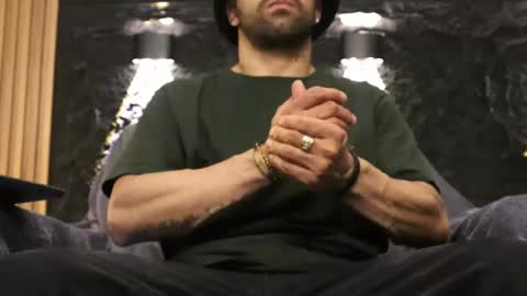 Leo  Diaz online show from April 13, 2:38 am