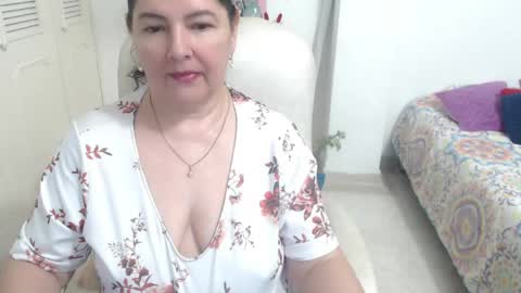 leonela   online show from May 8, 2:17 am