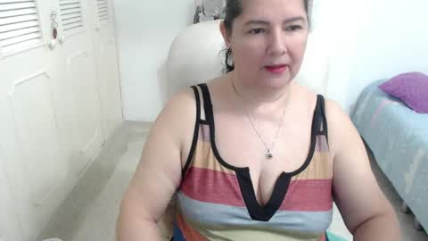 leonela   online show from April 15, 8:50 am