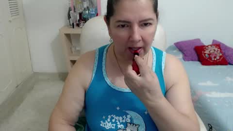 leonela   online show from April 2, 1:46 am