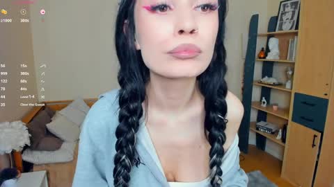 Alice online show from April 25, 8:50 pm