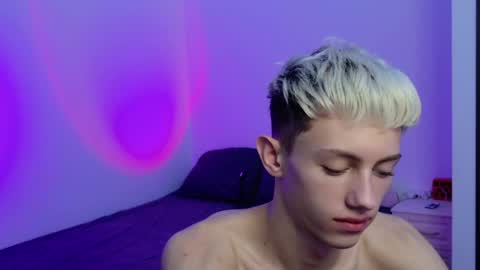 leonlure online show from December 5, 7:00 pm