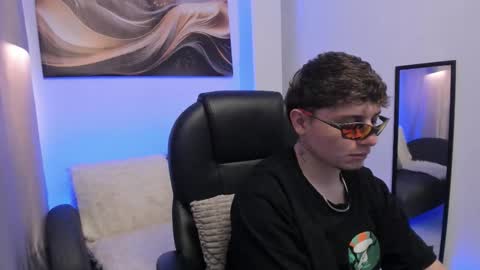 Leo  online show from February 8, 5:00 am