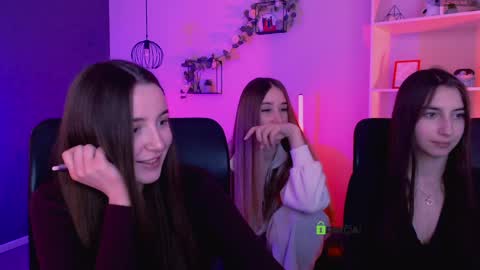 leslie_bird online show from April 8, 9:12 am