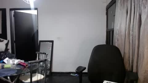 leslymoon online show from January 13, 5:04 am