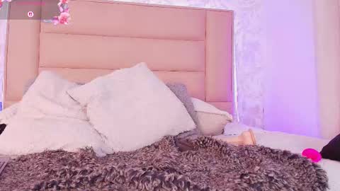 Leti White online show from February 19, 11:26 pm