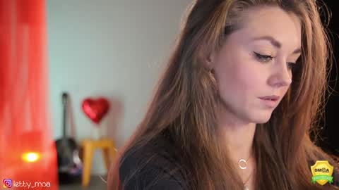 Letty Moa         - IG direct letty moa online show from December 18, 1:23 am