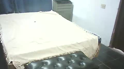 leviatanencasa online show from January 11, 2:56 pm