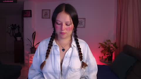 Lexie Thompson   8pm  0000am -5 online show from January 31, 3:09 am