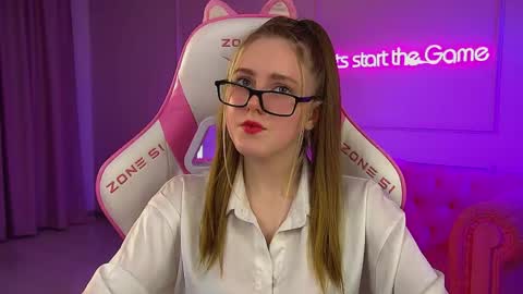 Lexi online show from May 16, 7:01 pm