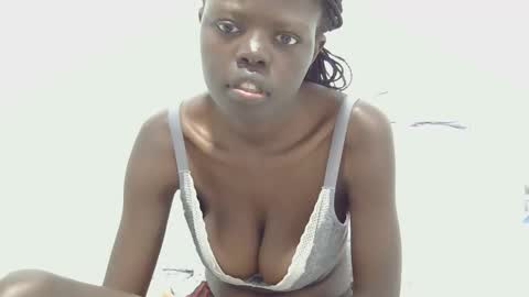 laylani69 online show from May 5, 9:48 am
