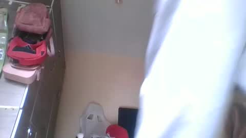 Little Queen Lia  online show from November 26, 8:05 pm