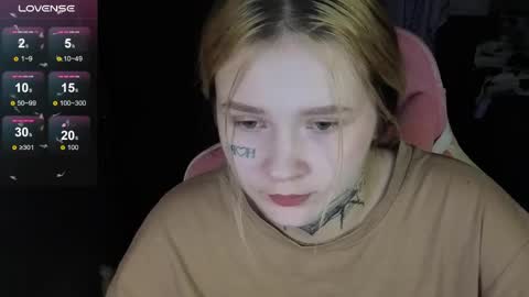 liaa_li online show from April 16, 8:42 pm