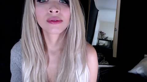 Lia Divina online show from February 8, 10:18 am