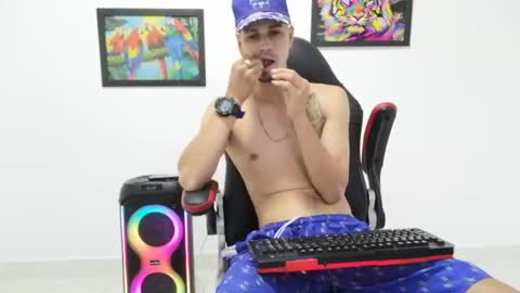 Snapshot of liam_andres12 chatting on October 18, 10:25 pm Andres online show from October 18, 10:25 pm