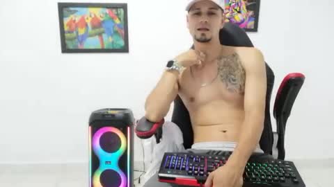 Snapshot of liam_andres12 chatting on October 21, 10:46 pm Andres online show from October 21, 10:46 pm