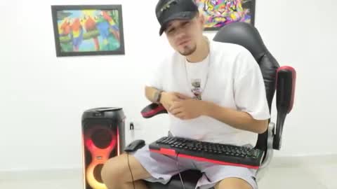 Snapshot of liam_andres12 chatting on October 22, 10:55 pm Andres online show from October 22, 10:55 pm