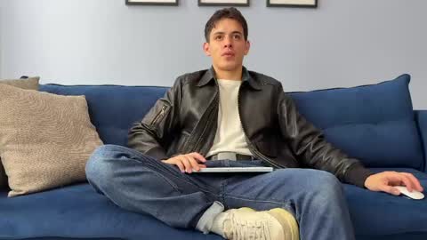 Liam online show from April 20, 3:59 pm