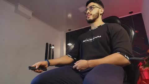 LIAM KLEIN online show from April 8, 11:13 am