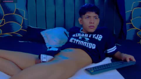 Liam online show from December 5, 1:09 pm