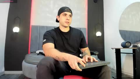 Snapshot of liam_walk chatting on September 19, 10:57 pm Liam online show from September 19, 10:57 pm