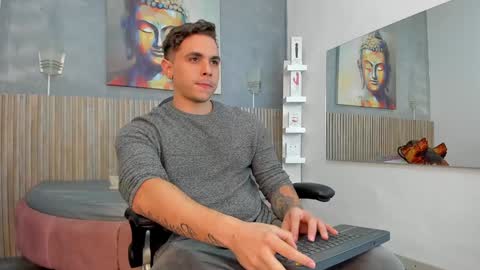 Snapshot of liam_walk chatting on December 28, 6:18 pm Liam online show from December 28, 6:18 pm