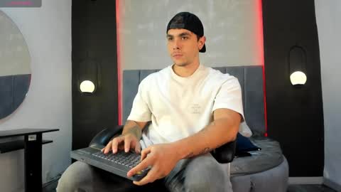 Snapshot of liam_walk chatting on September 23, 10:05 pm Liam online show from September 23, 10:05 pm