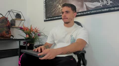 Snapshot of liam_walk chatting on January 27, 3:07 pm Liam online show from January 27, 3:07 pm