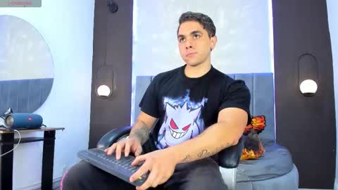 Snapshot of liam_walk chatting on October 15, 12:03 am Liam online show from October 15, 12:03 am