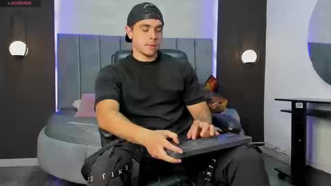 Snapshot of liam_walk chatting on September 12, 8:22 pm Liam online show from September 12, 8:22 pm