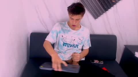 liam_york online show from March 30, 8:25 am