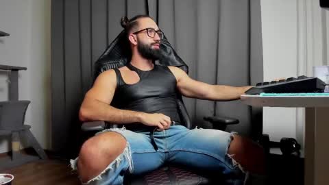 Liam online show from March 2, 6:40 pm