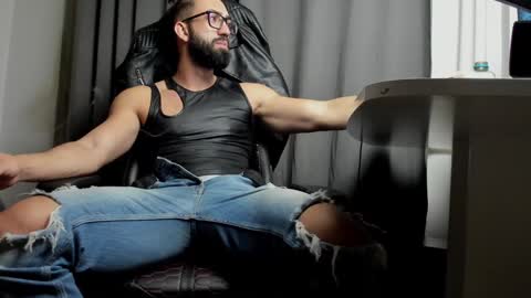 Liam online show from December 5, 5:21 am