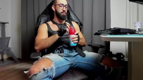 Liam online show from March 2, 7:10 am