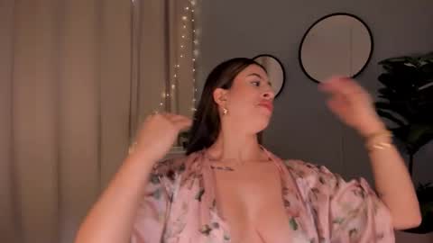 Snapshot of liapearce chatting on September 16, 1:02 pm Lia online show from September 16, 1:02 pm