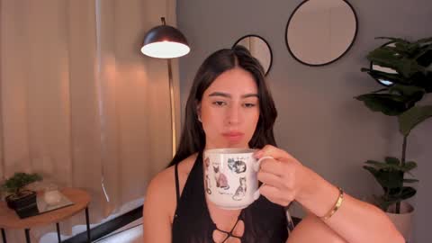 Snapshot of liapearce chatting on December 17, 1:27 pm Lia online show from December 17, 1:27 pm