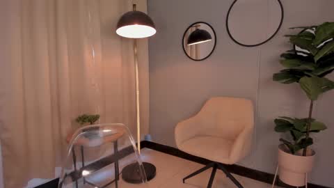 Snapshot of liapearce chatting on February 12, 1:06 pm Lia online show from February 12, 1:06 pm