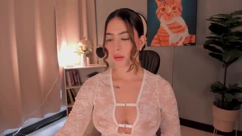 Snapshot of liapearce chatting on October 27, 12:27 pm Lia online show from October 27, 12:27 pm