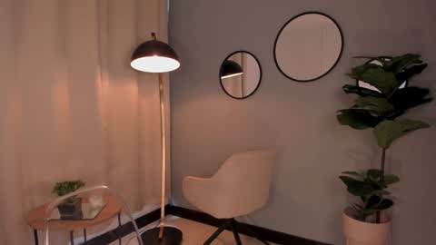 Snapshot of liapearce chatting on December 27, 12:45 pm Lia online show from December 27, 12:45 pm