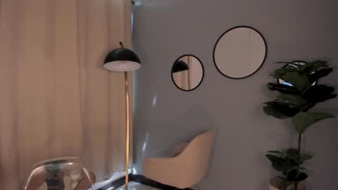 Snapshot of liapearce chatting on December 27, 3:48 pm Lia online show from December 27, 3:48 pm