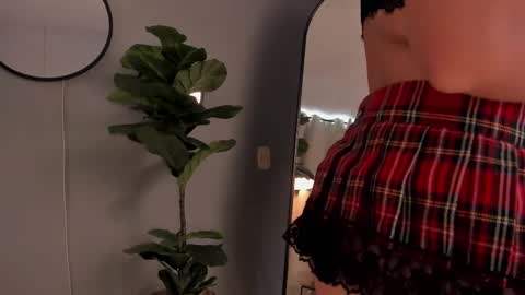 Snapshot of liapearce chatting on March 4, 5:45 pm Lia online show from March 4, 5:45 pm