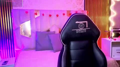 LIHIAN online show from April 21, 12:01 pm