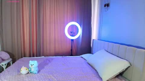 Lihn Pham online show from November 22, 3:38 am