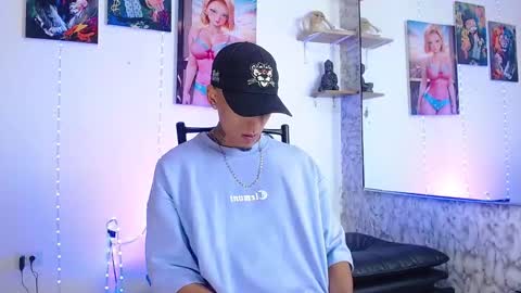 Snapshot of liiaam_lee_ chatting on October 7, 2:02 pm Daniel online show from October 7, 2:02 pm