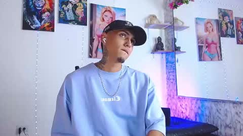 Snapshot of liiaam_lee_ chatting on September 25, 10:06 pm Daniel online show from September 25, 10:06 pm