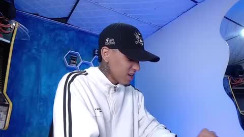 Snapshot of liiaam_lee_ chatting on January 28, 12:54 pm Daniel online show from January 28, 12:54 pm