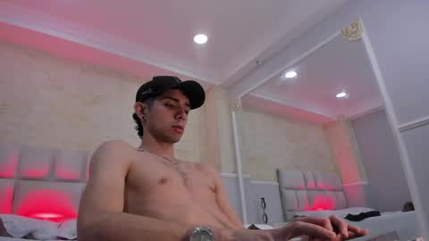 L I I A M online show from February 10, 10:20 am